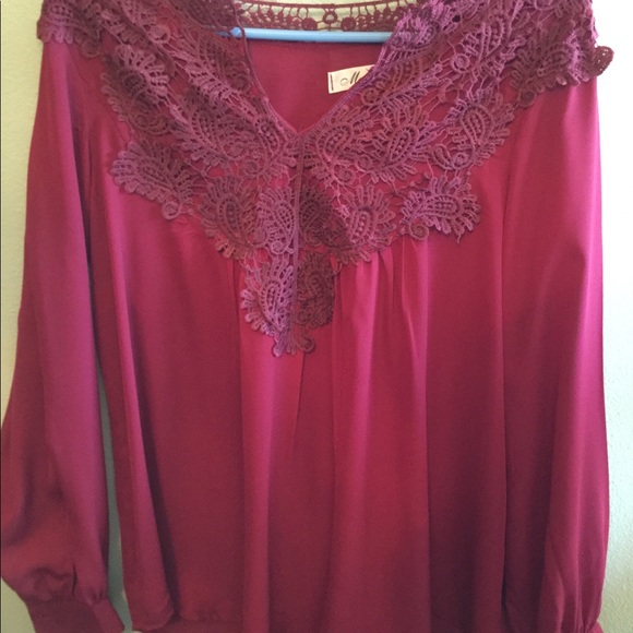 Embroidered burgundy top like new - Picture 2 of 4